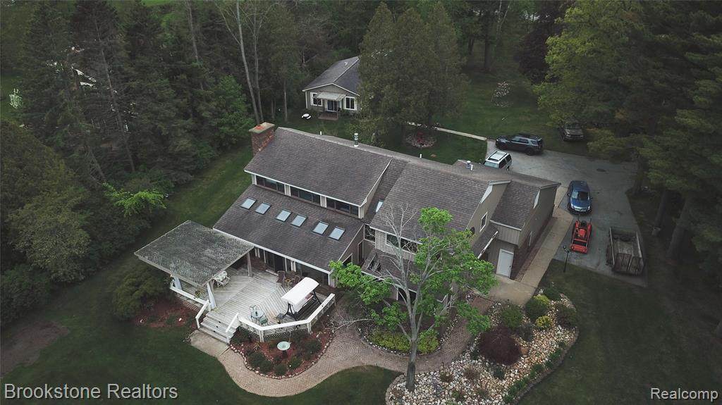 1005 Bay Dr - Photo 1