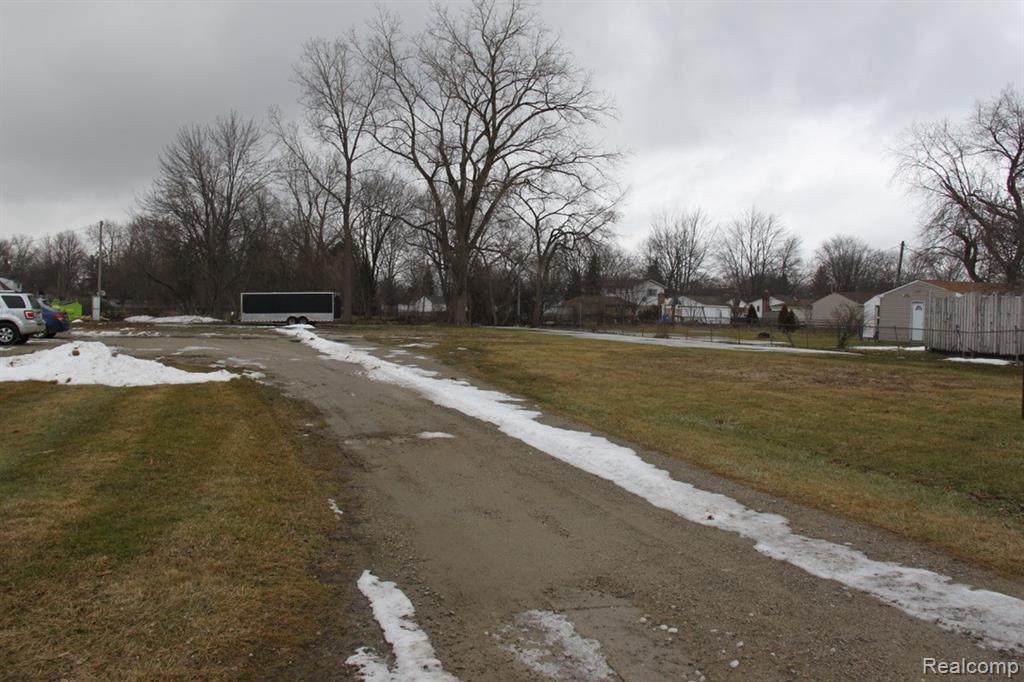 19059 14 MILE RD - Photo 1