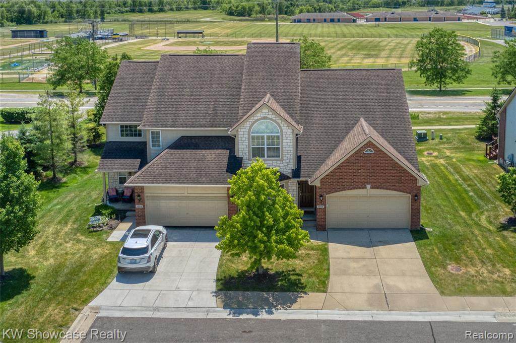 1022 Paddock Dr - Photo 1