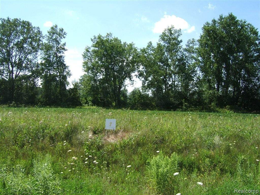 7 Ashley Ln - Photo 1
