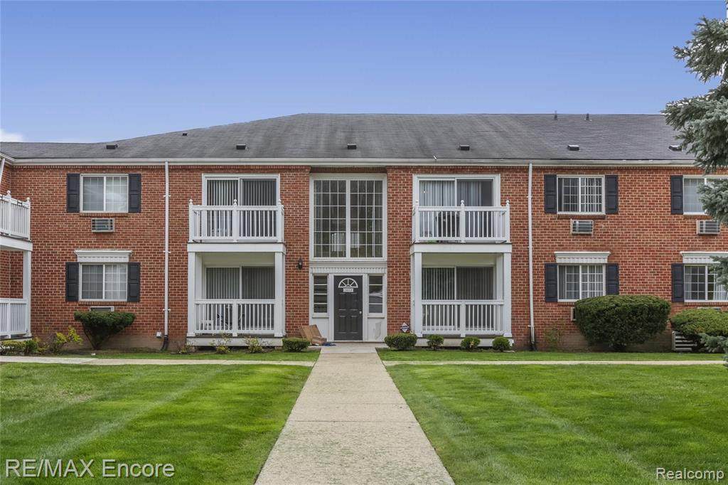 2405 Torquay Ave Unit 207 - Photo 1