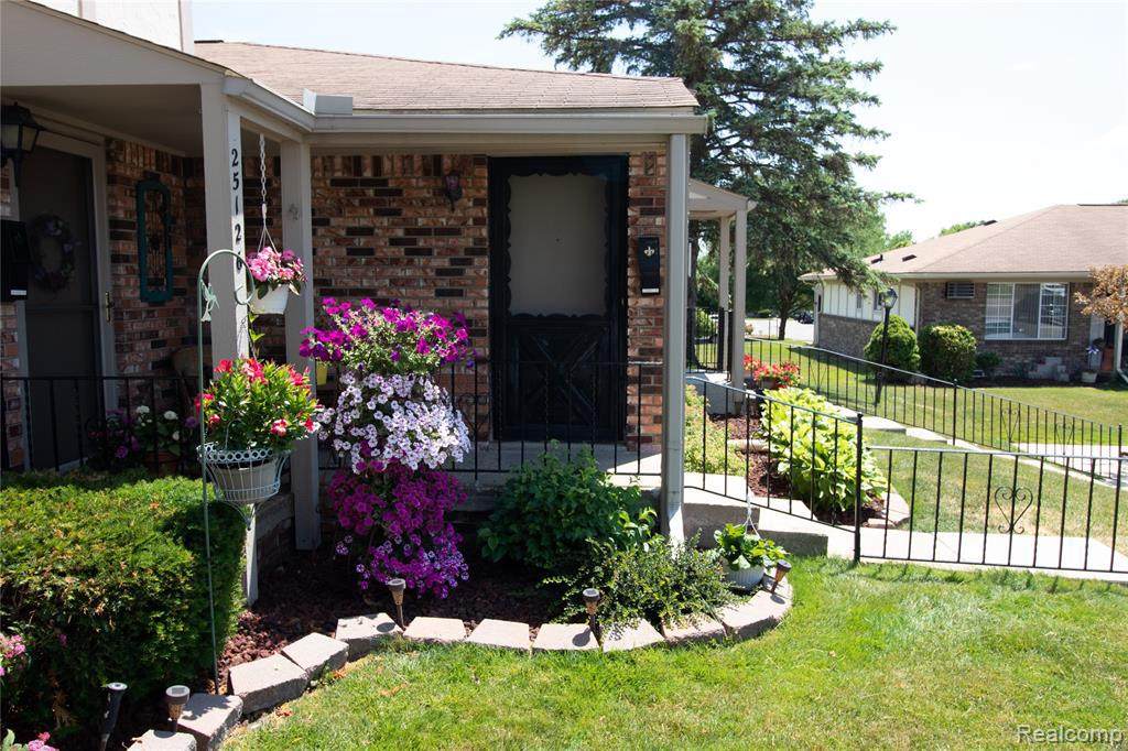 25124 Franklin Terrace W - Photo 1