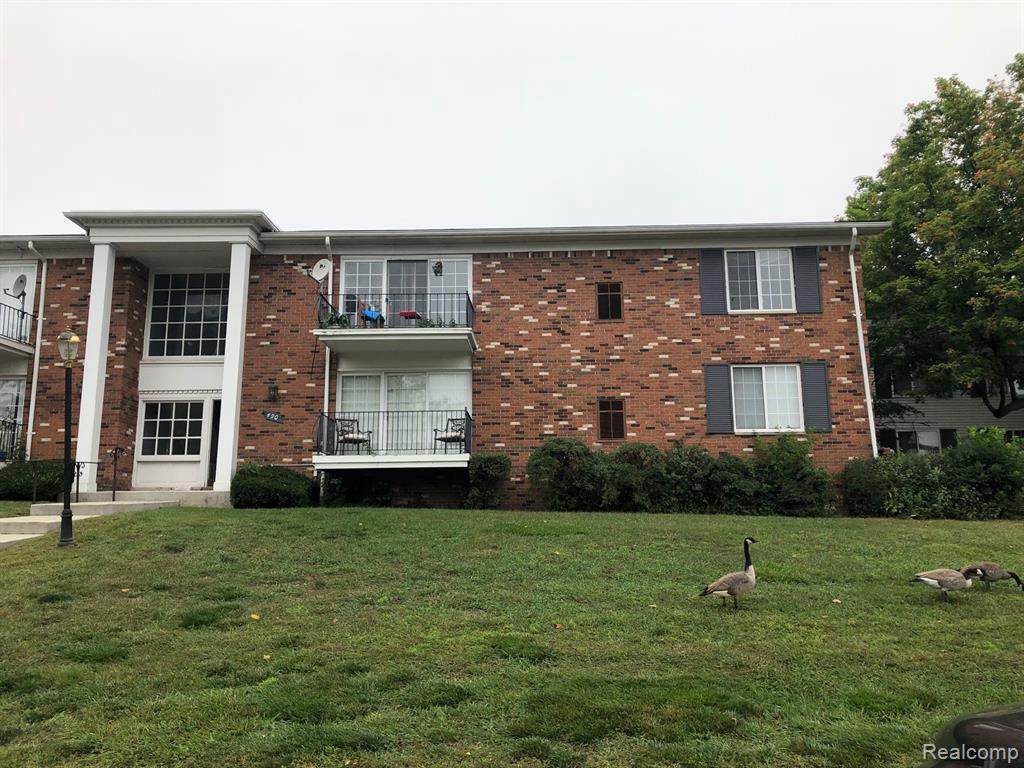 490 Fox Hills Dr Apt 5 - Photo 1