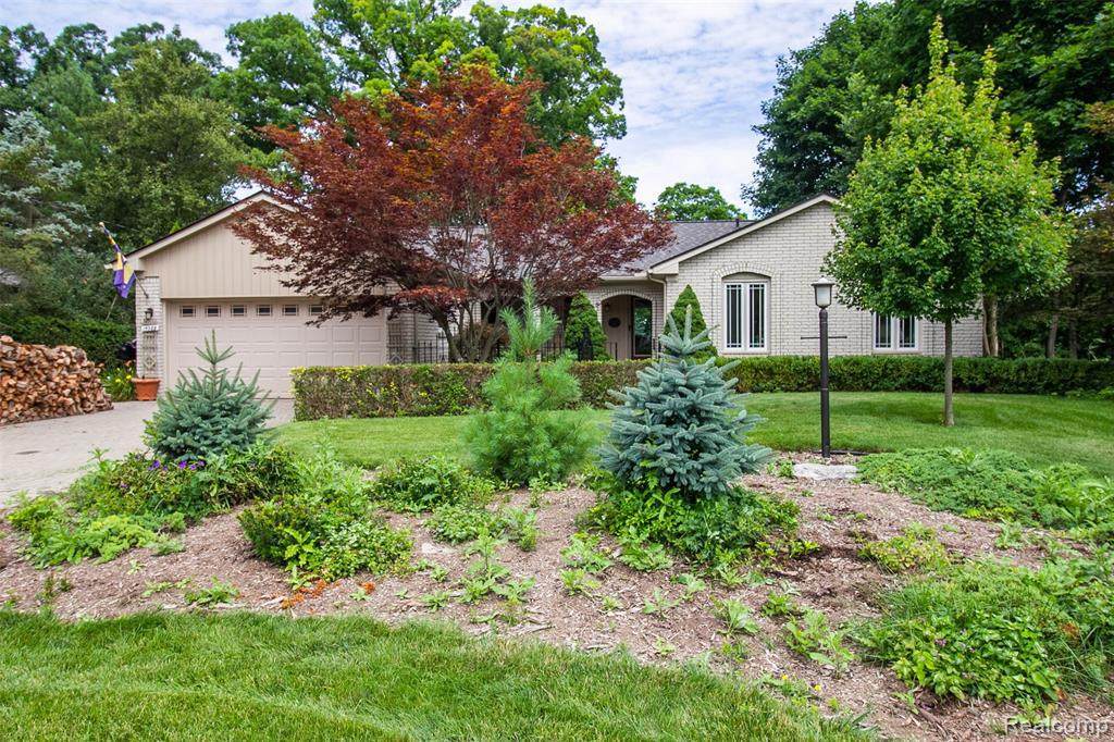15389 Lakeside St - Photo 1