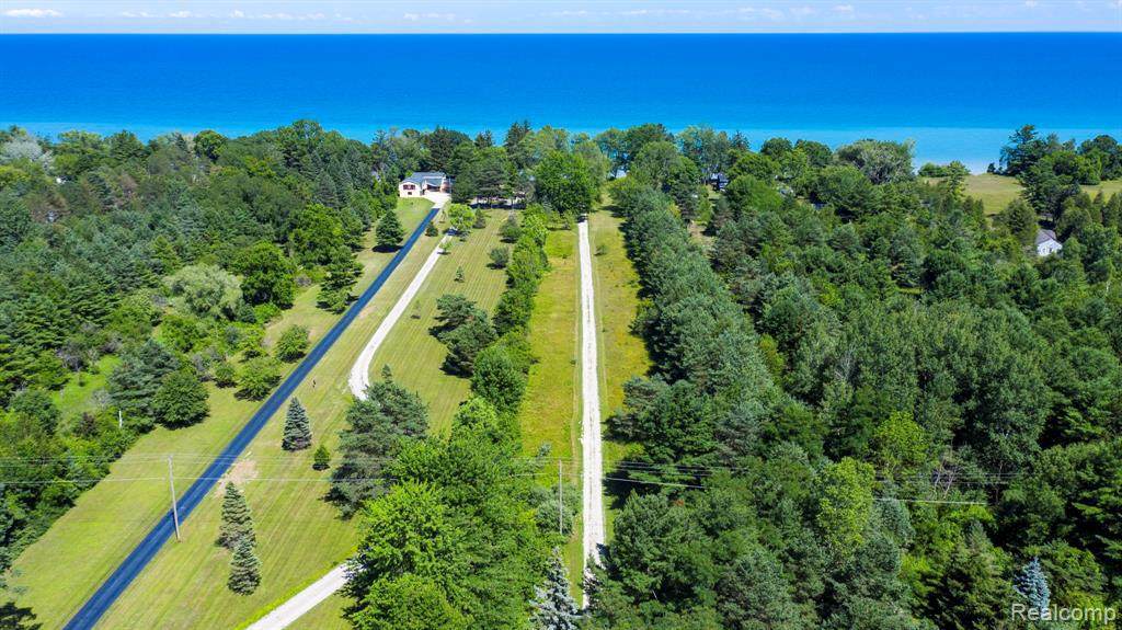 3689 Lakeshore Rd - Photo 1