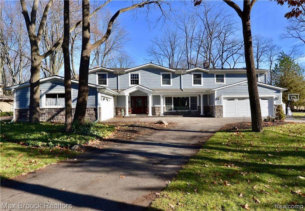 5561 Lakeview Dr - Photo 1