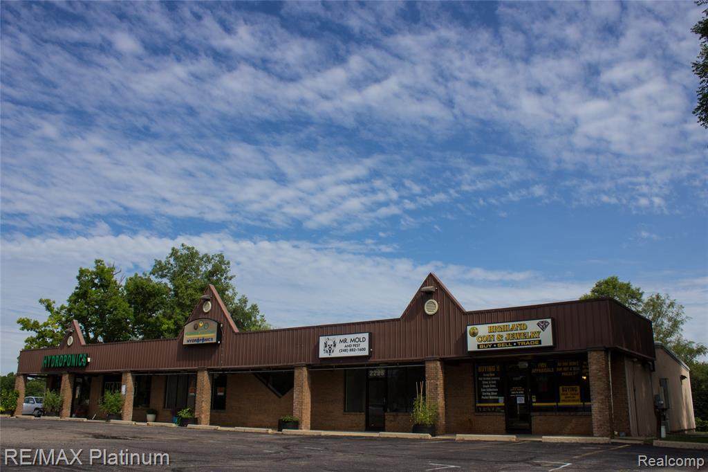 2225 Highland Rd - Photo 1