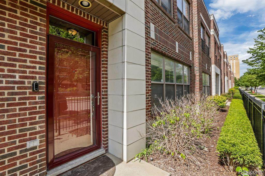 74 Bethune St - Photo 1