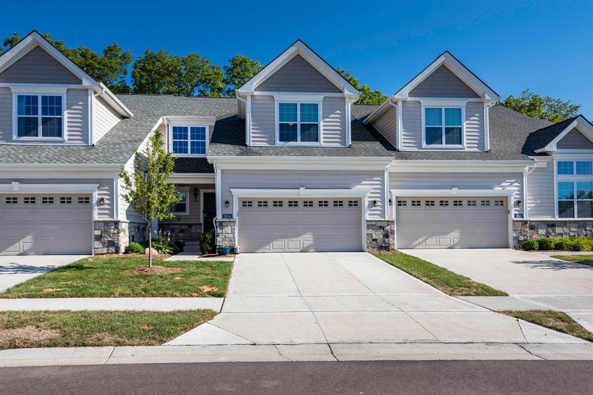 2604 Oxford Cir - Photo 1