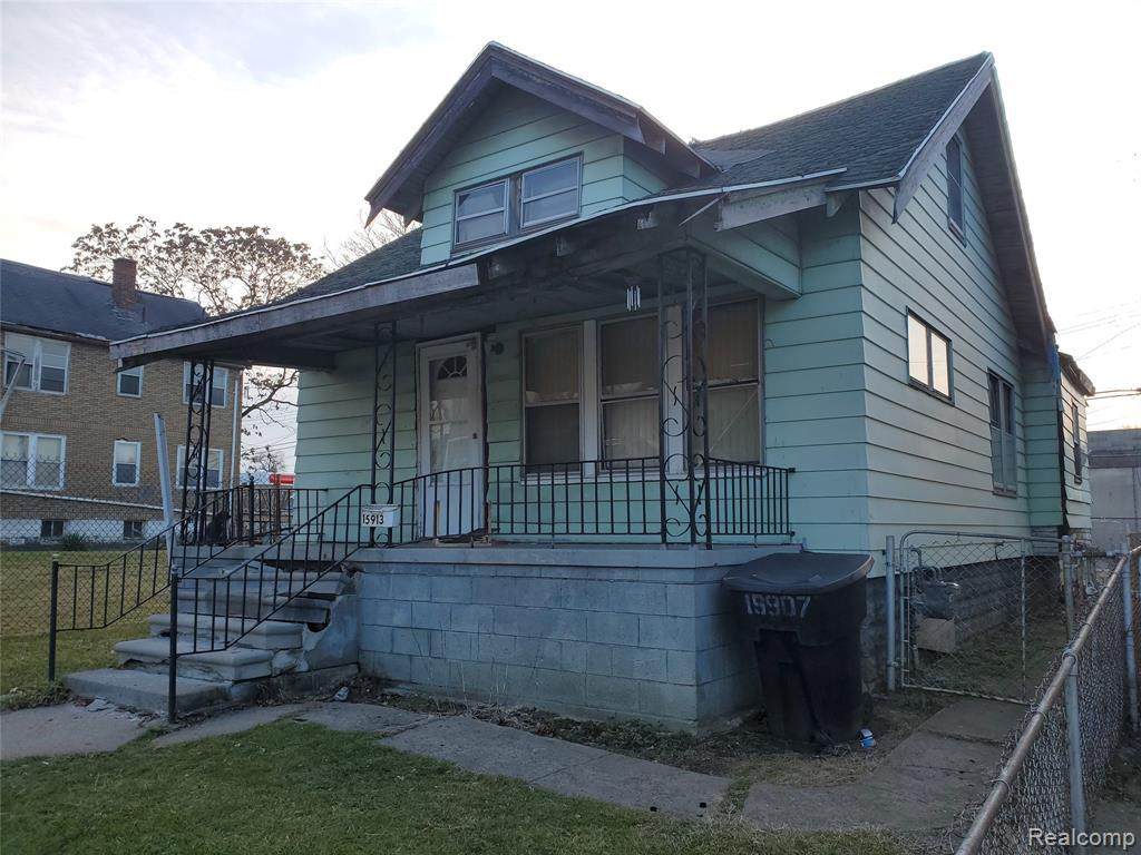 15913 Petoskey Ave - Photo 1