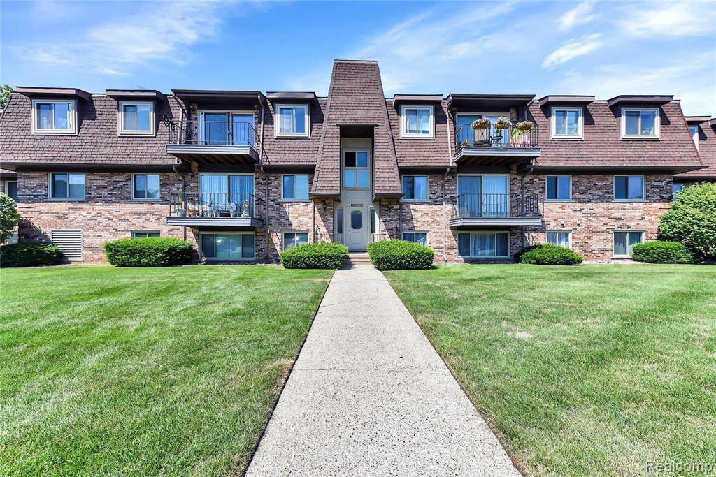 412 Riviera Dr - Photo 1