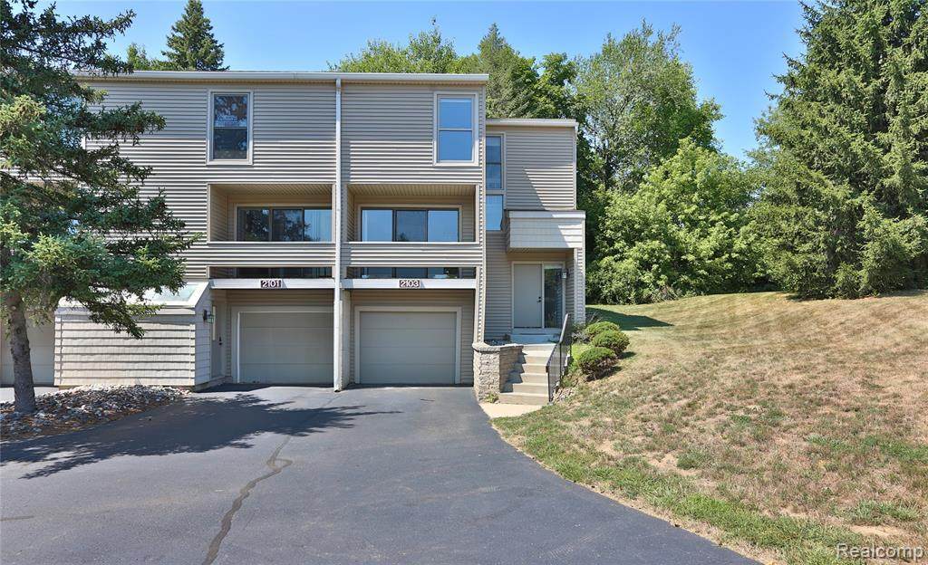 2103 Fox Hollow Dr - Photo 1