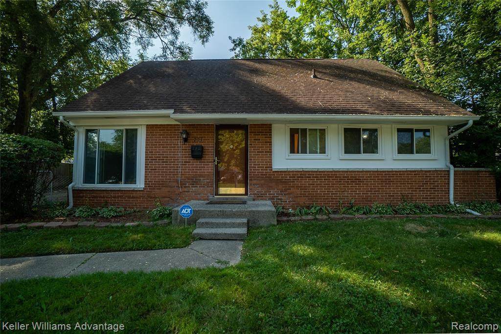 723 Cayuga St - Photo 1