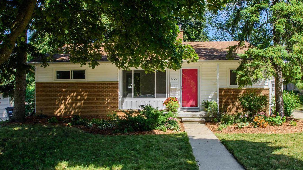 1327 Kay Pkwy - Photo 1