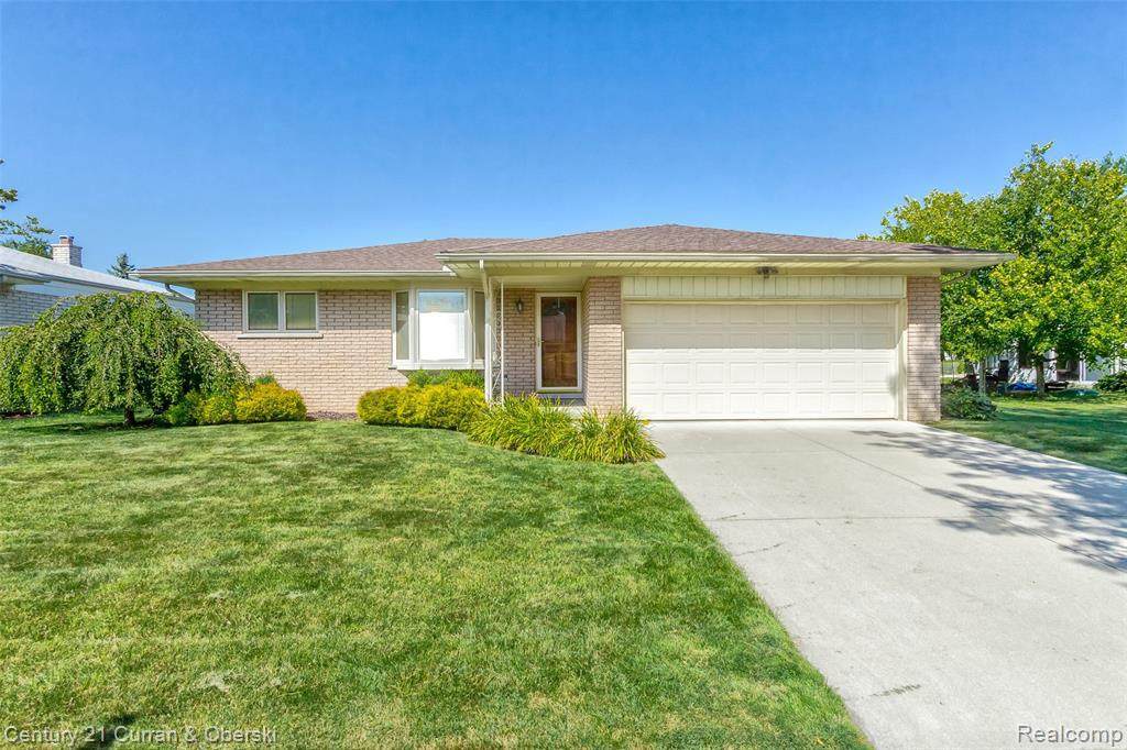22663 Foxcroft St - Photo 1