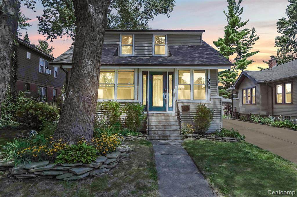 929 2ND ST - Photo 1