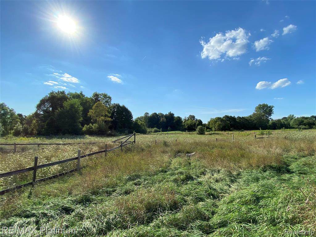 2525 Orion Rd - Photo 1