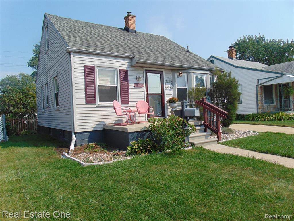 1307 23RD ST - Photo 1