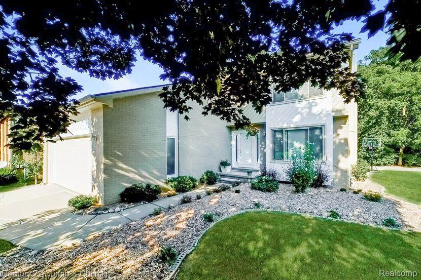 25370 Buckminster Dr - Photo 1
