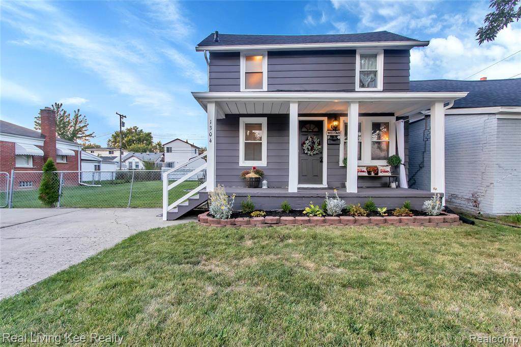 1304 Stewart Ave - Photo 1