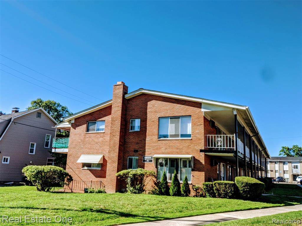 2119 Clawson Ave - Photo 1