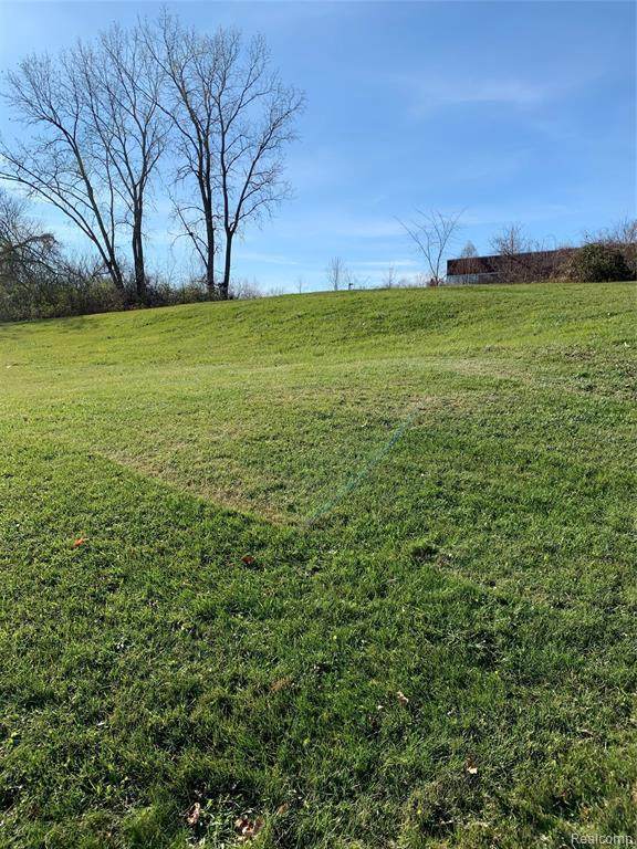 44525 Grand River - Photo 1