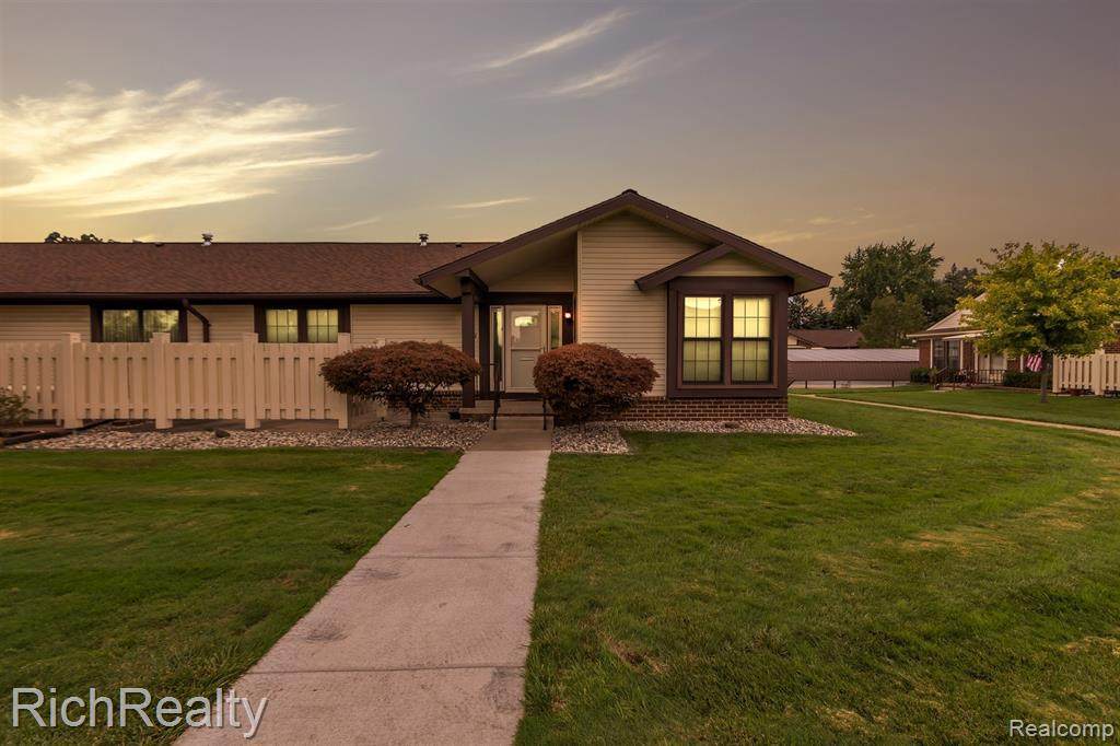 40652 Newport Dr - Photo 1