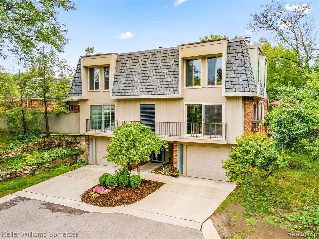 1000 Stratford Ln E - Photo 1
