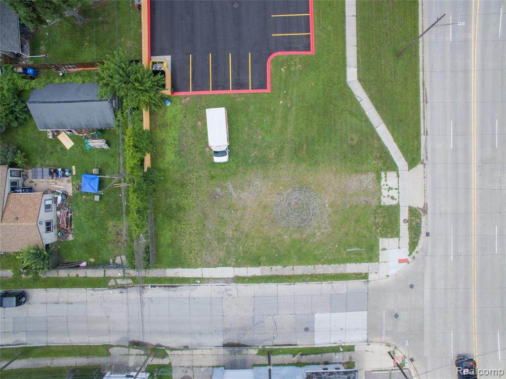 2062 9 MILE RD - Photo 1