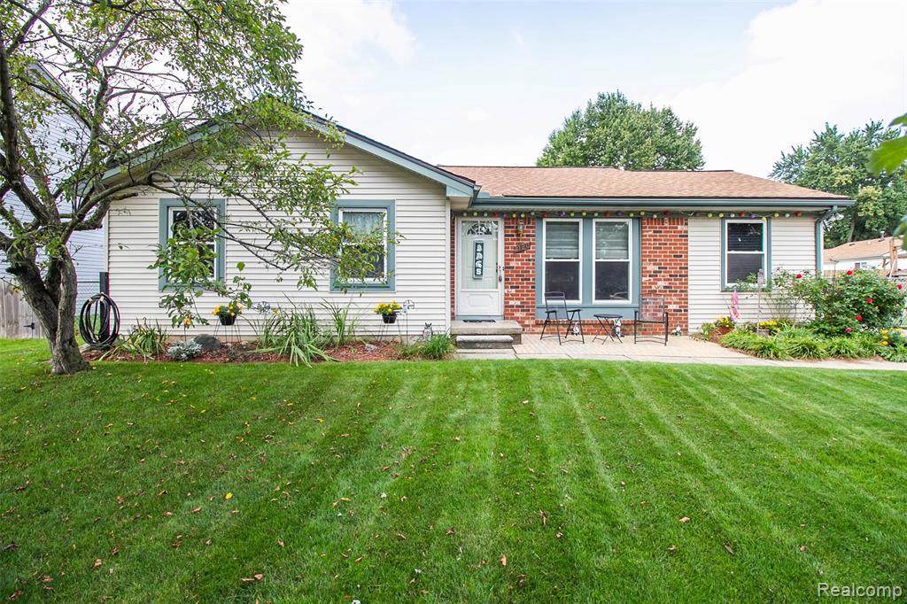 1120 Hampshire Dr - Photo 1