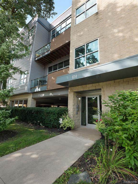 614 Troy St - Photo 1