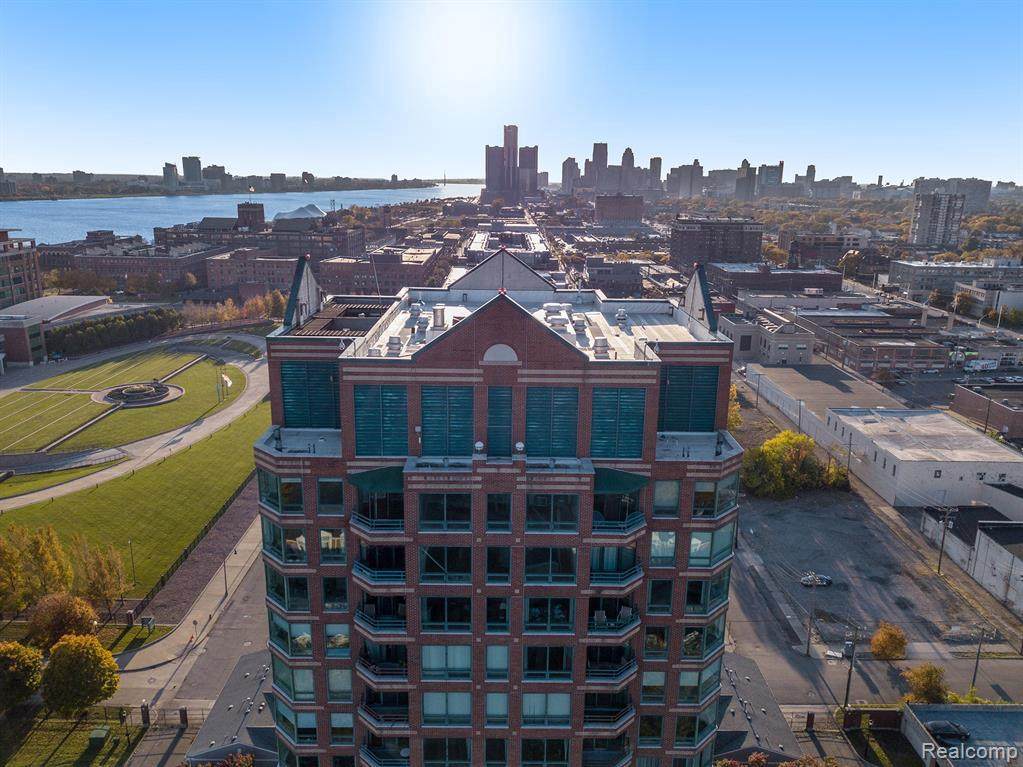 3320 Spinnaker - Photo 1