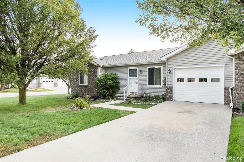 210 Michigan Dr - Photo 1