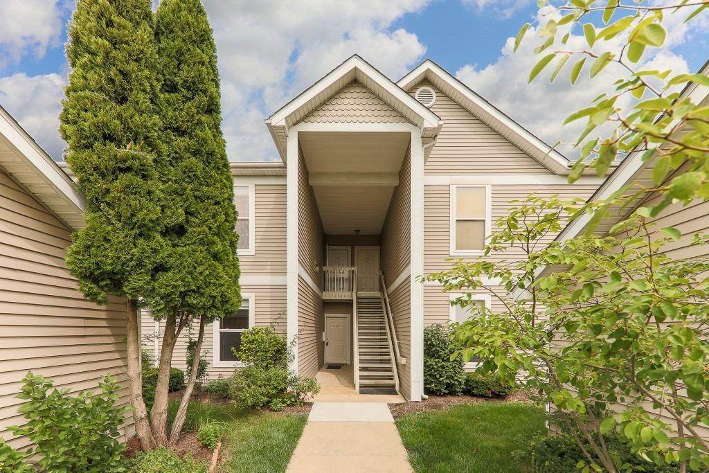 1406 Fox Pointe Cir - Photo 1