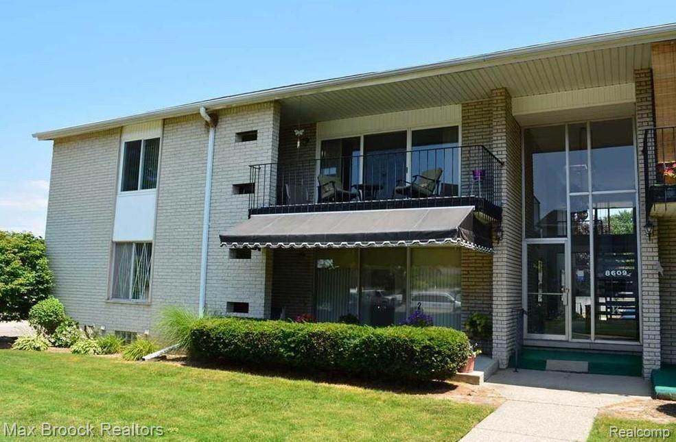 8609 Kennedy Cir - Photo 1