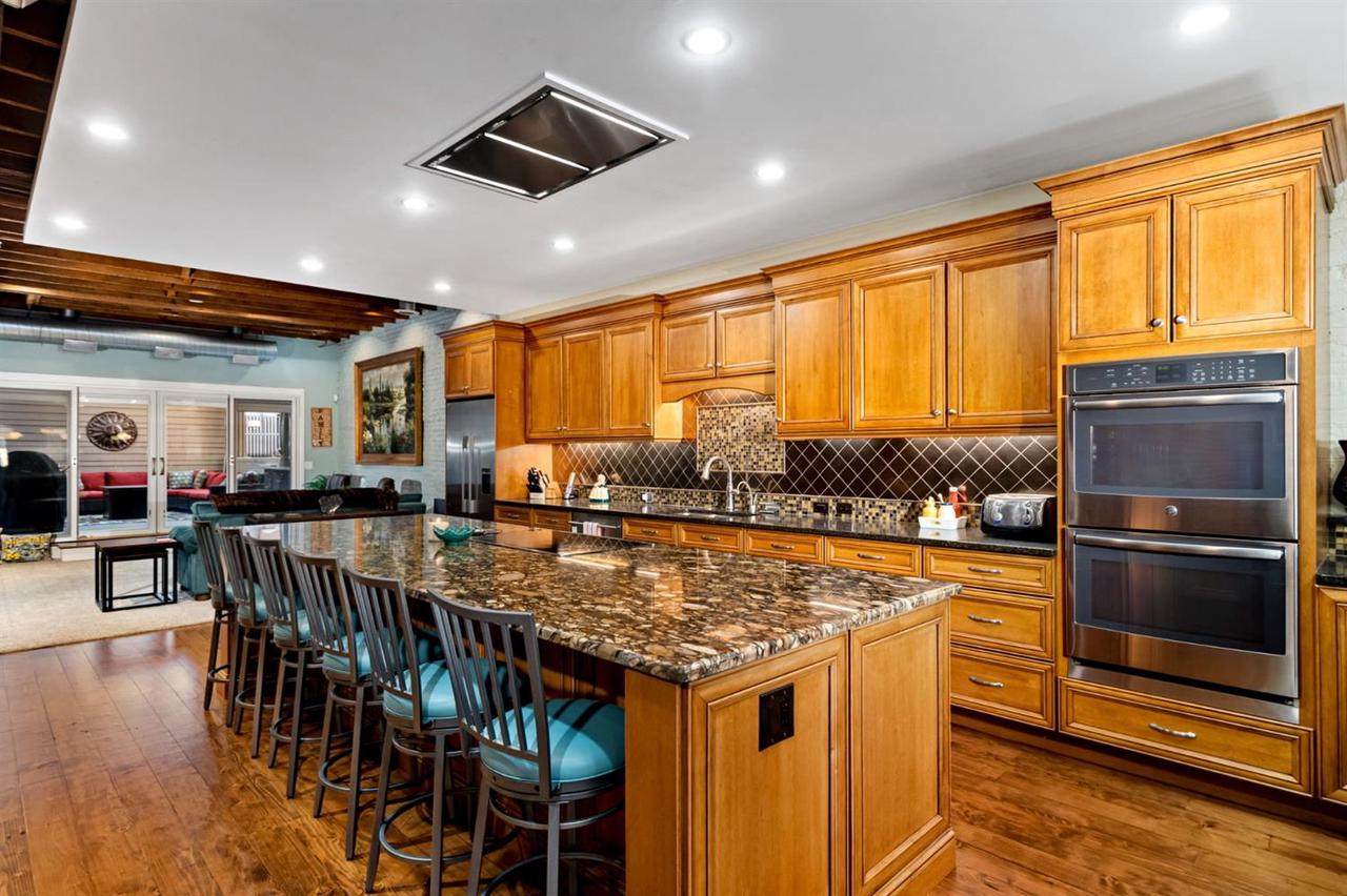 211 Main St - Photo 1