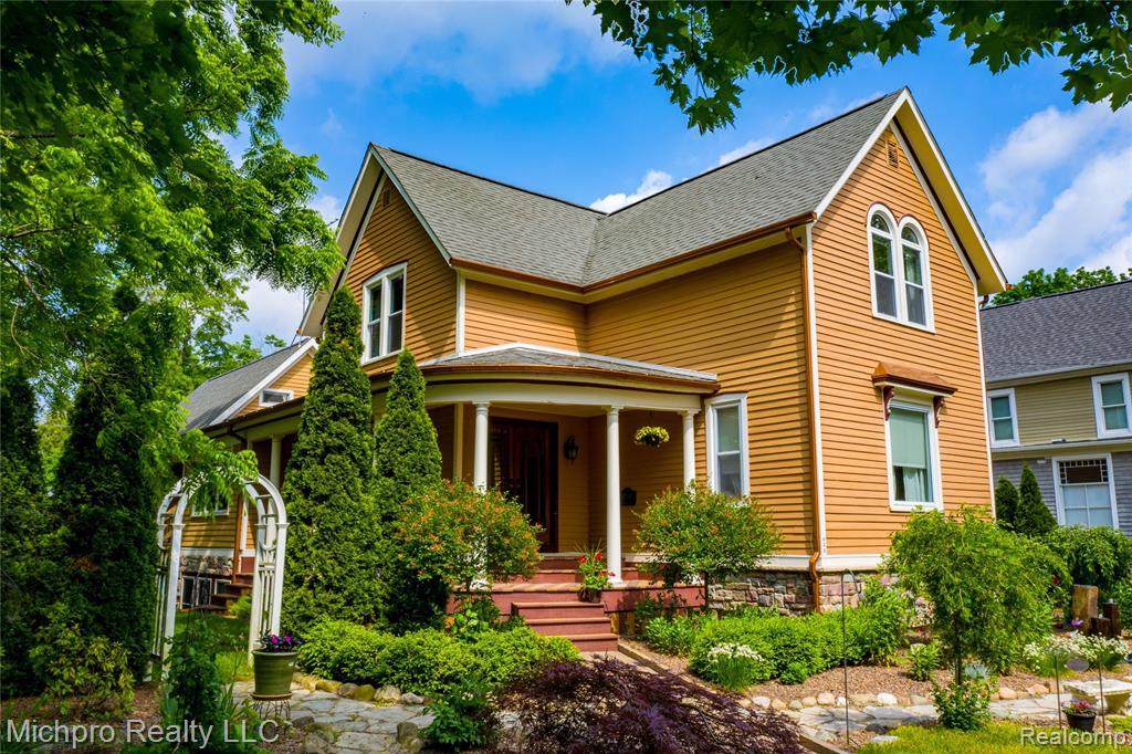 629 Calhoun St - Photo 1