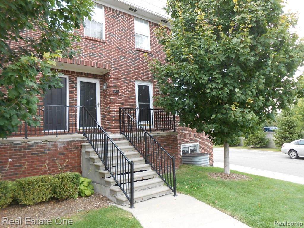 43141 Burlington Dr - Photo 1