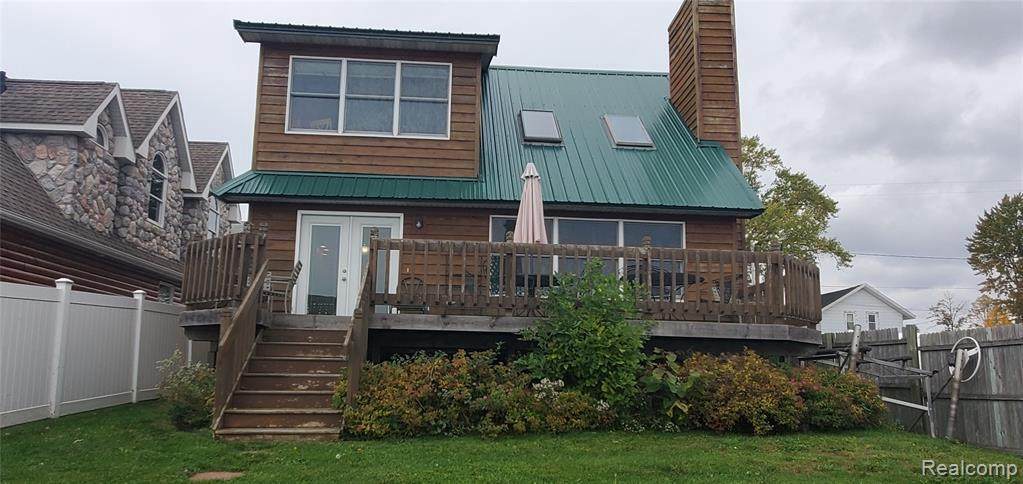 802 Shoreline Dr - Photo 1