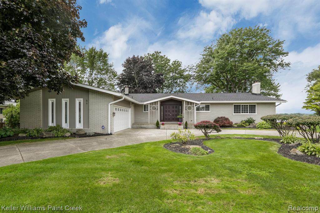 676 Tanview Dr - Photo 1