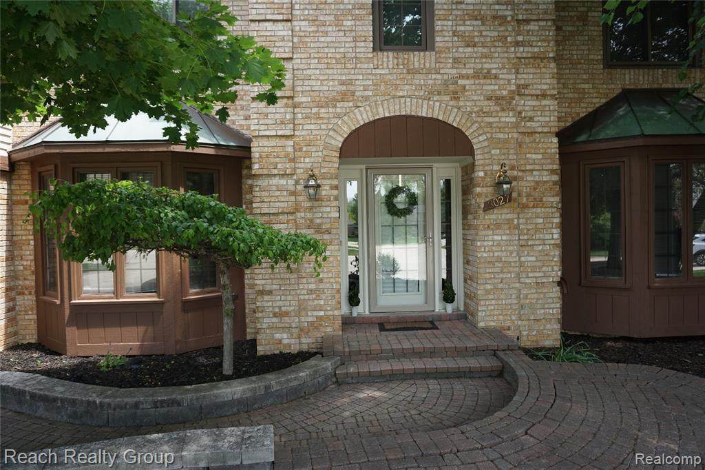 3027 Burlington Crt - Photo 1