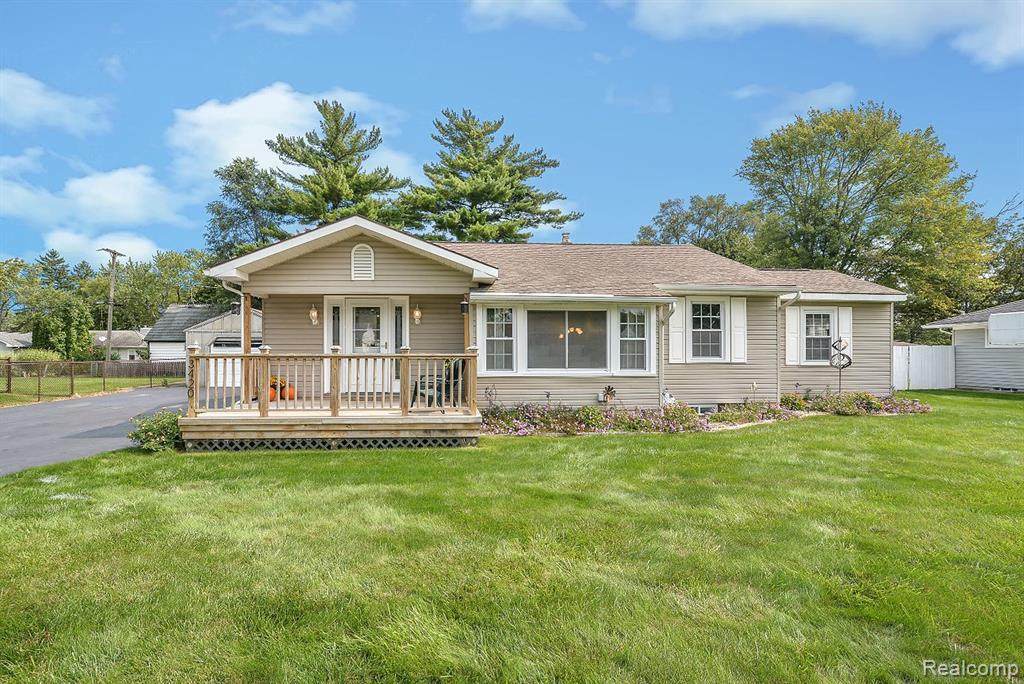 3420 Oakbeach Ave - Photo 1