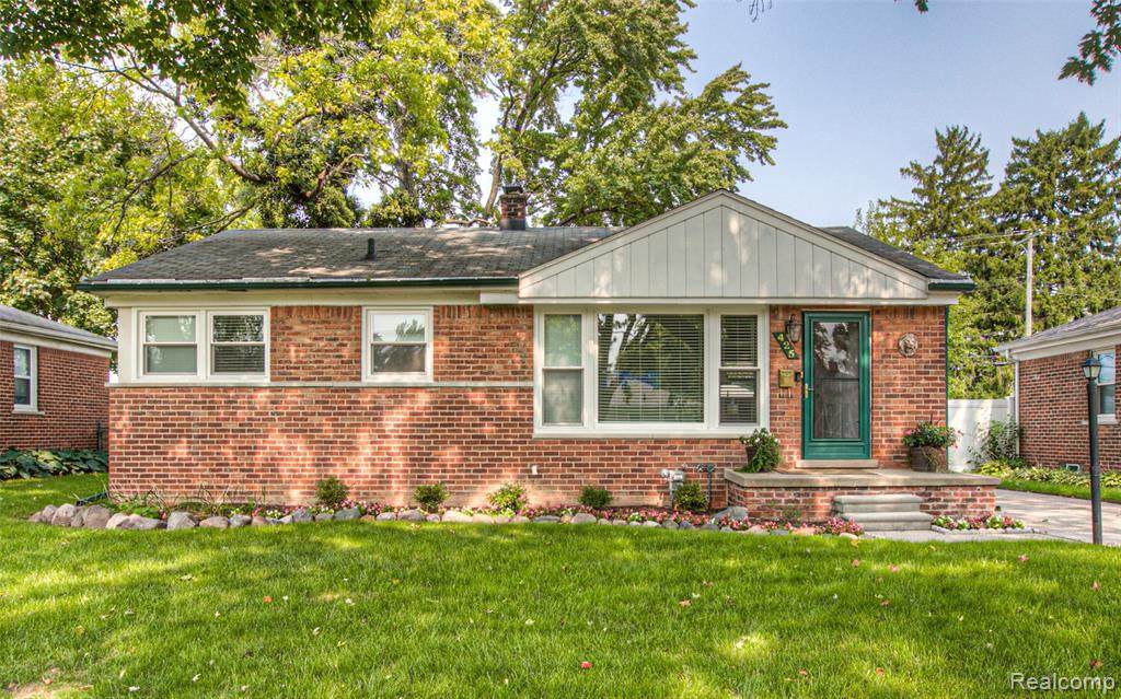 425 La Salle Ave - Photo 1