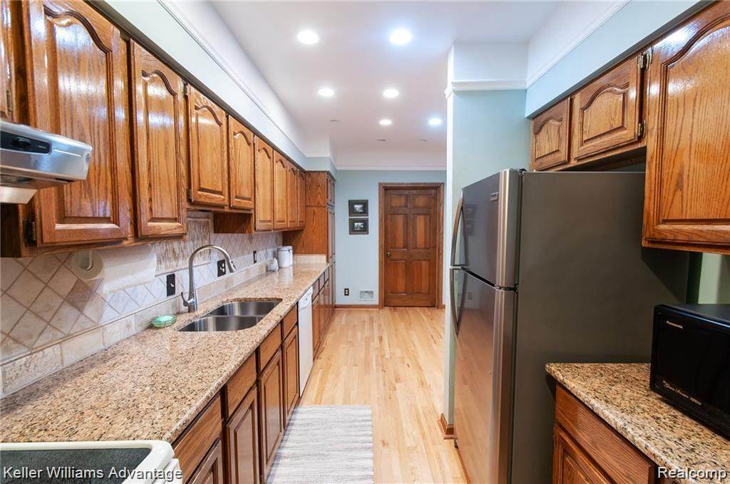 43100 12 OAKS CRESCENT DR - Photo 1