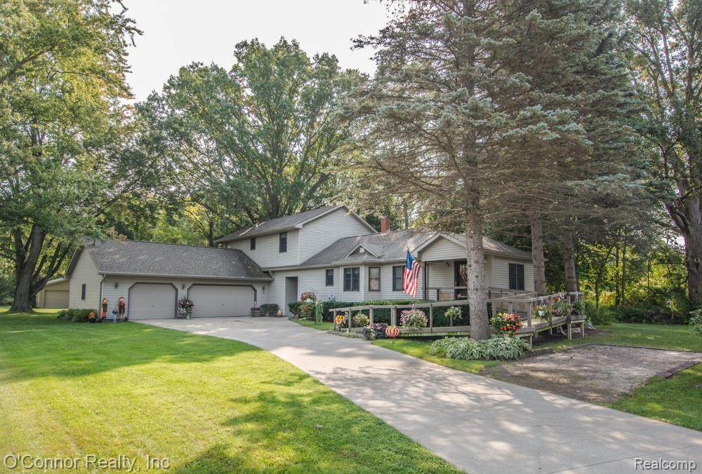 305 Michigan - Photo 1