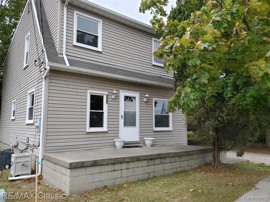 8927 Newburgh Rd - Photo 1
