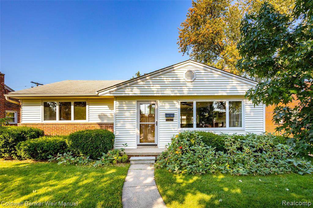1866 Linden St - Photo 1