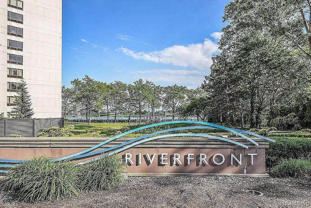 300 Riverfront Dr - Photo 1