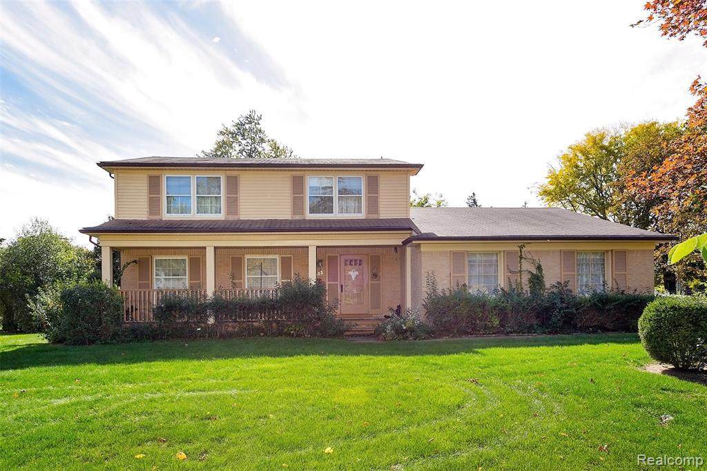 302 Douglas Dr - Photo 1