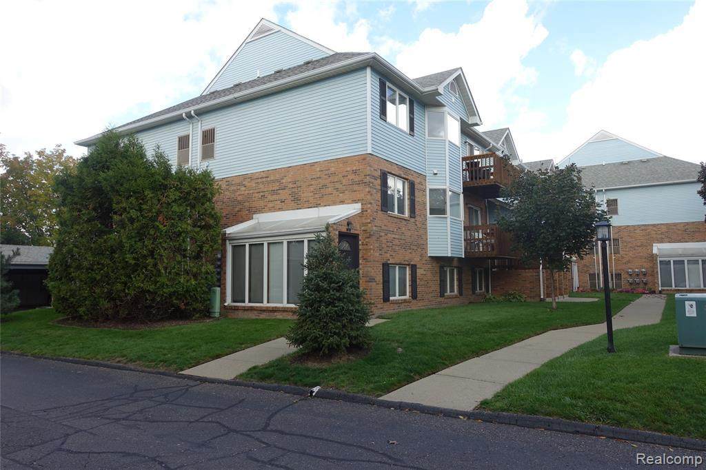 144 Pinewood - Photo 1